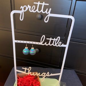 🔴 Holiday ornament earrings!